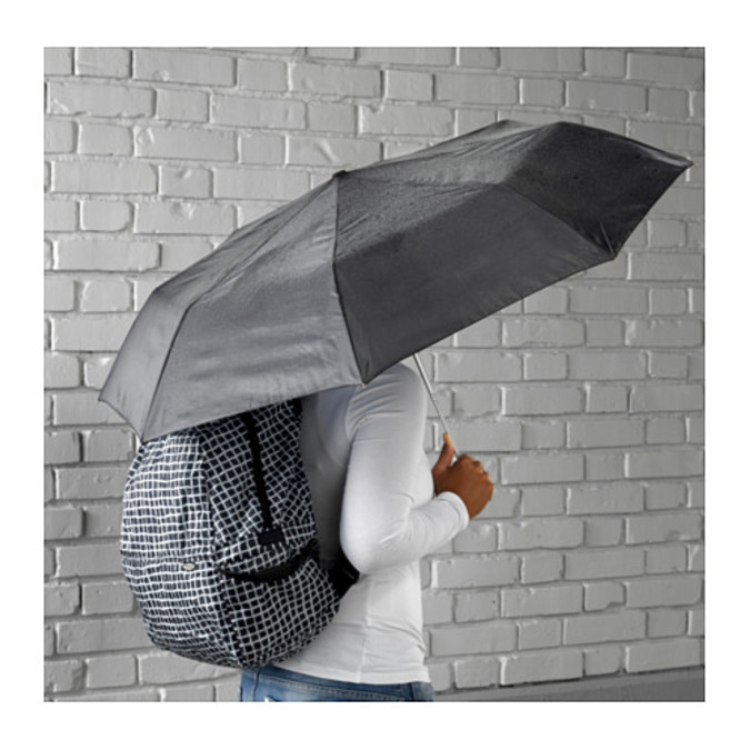 Черный зонт от дождя фото