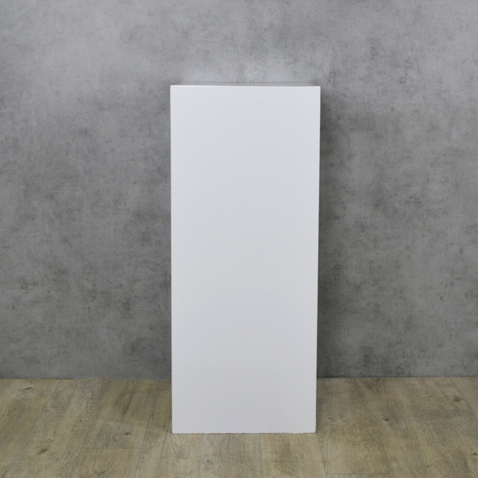 Белая матовая декоративная колонна, высокая фотография