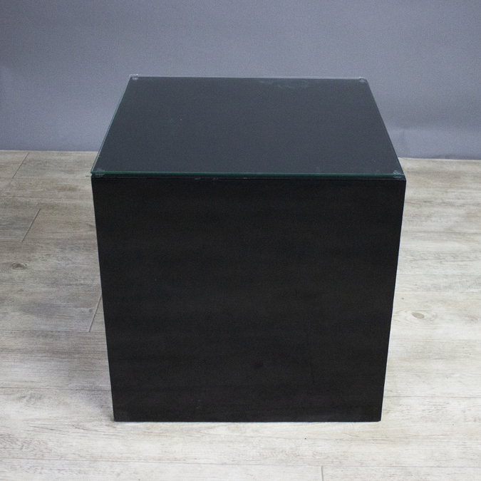 Декоративный черный куб фотография