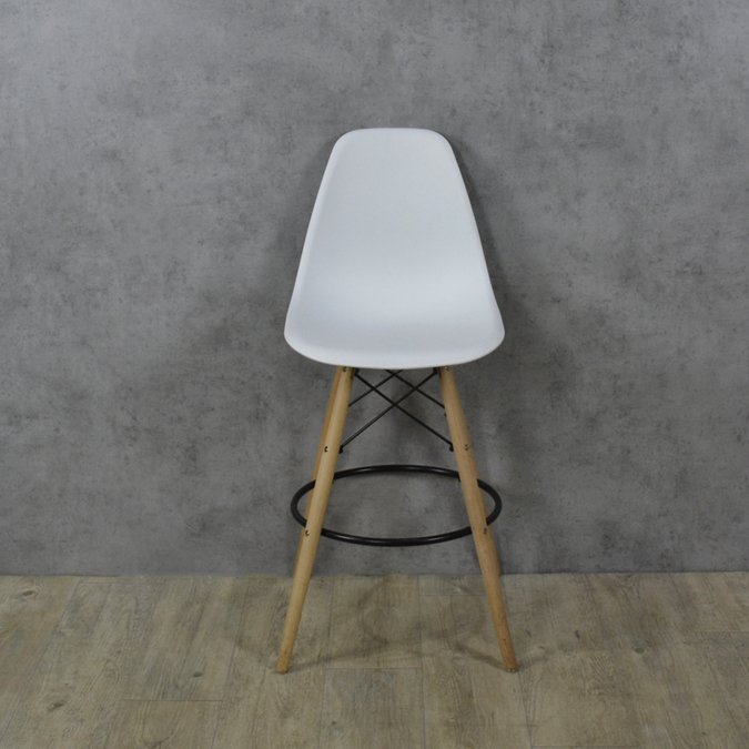 Барный стул Eames фотография